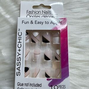 🩷5/$10 Sassy+Chic Fashion Nails